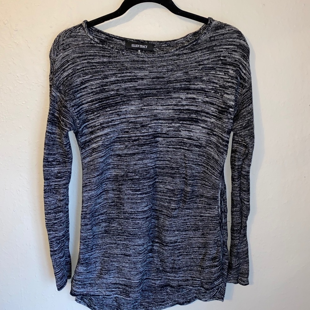 Long sleeve sweater.
